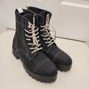 NWOB Seven7 Jodi Black & White combat Style Fashion Boot Size 10